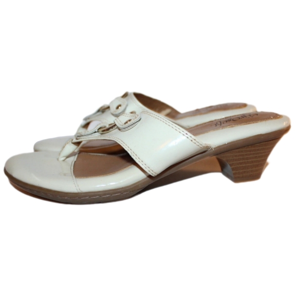 Women's Slip-On Heeled Flip-Flops - Picture 6 of 16